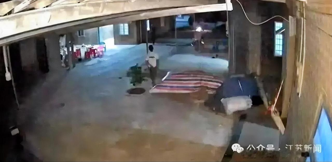 三人惨死，精神病能挡死刑？2025年12月29日上午，广东省高院二审公开宣判