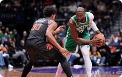 凯尔特人重返东部第三，来看最新首发阵容！1、中锋克塔，身高213，场均10+