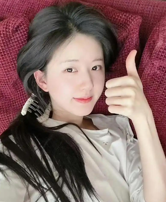 赵露思注销微博，吴磊这发文太有深意！8月13日深夜，赵露思突然在微博上宣布要