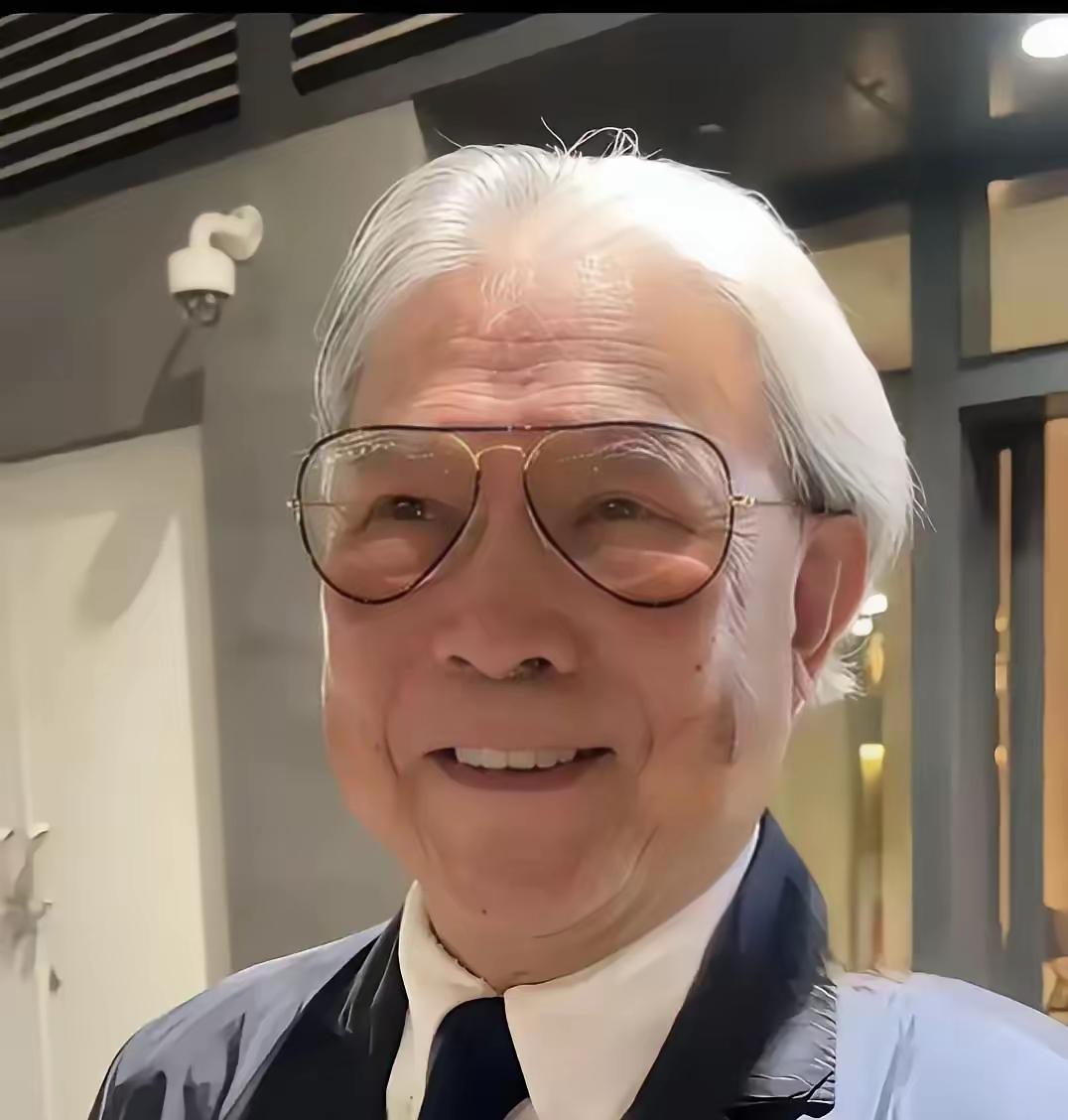 豪门最怕的竟是孤独豪门最奢侈的从来不是游艇珠宝，而是霍震霆生日桌上那三副添上的