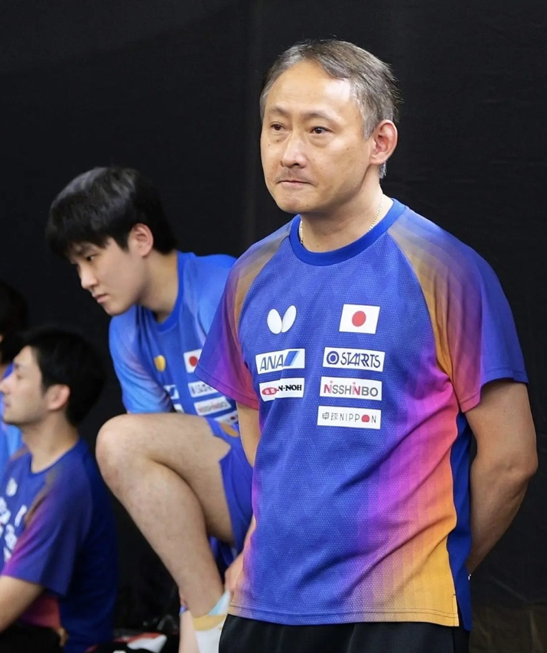 张本宇白发激增1、亚锦赛落幕，儿子张本智和帮助日本男团夺冠的希望再次破灭，大比