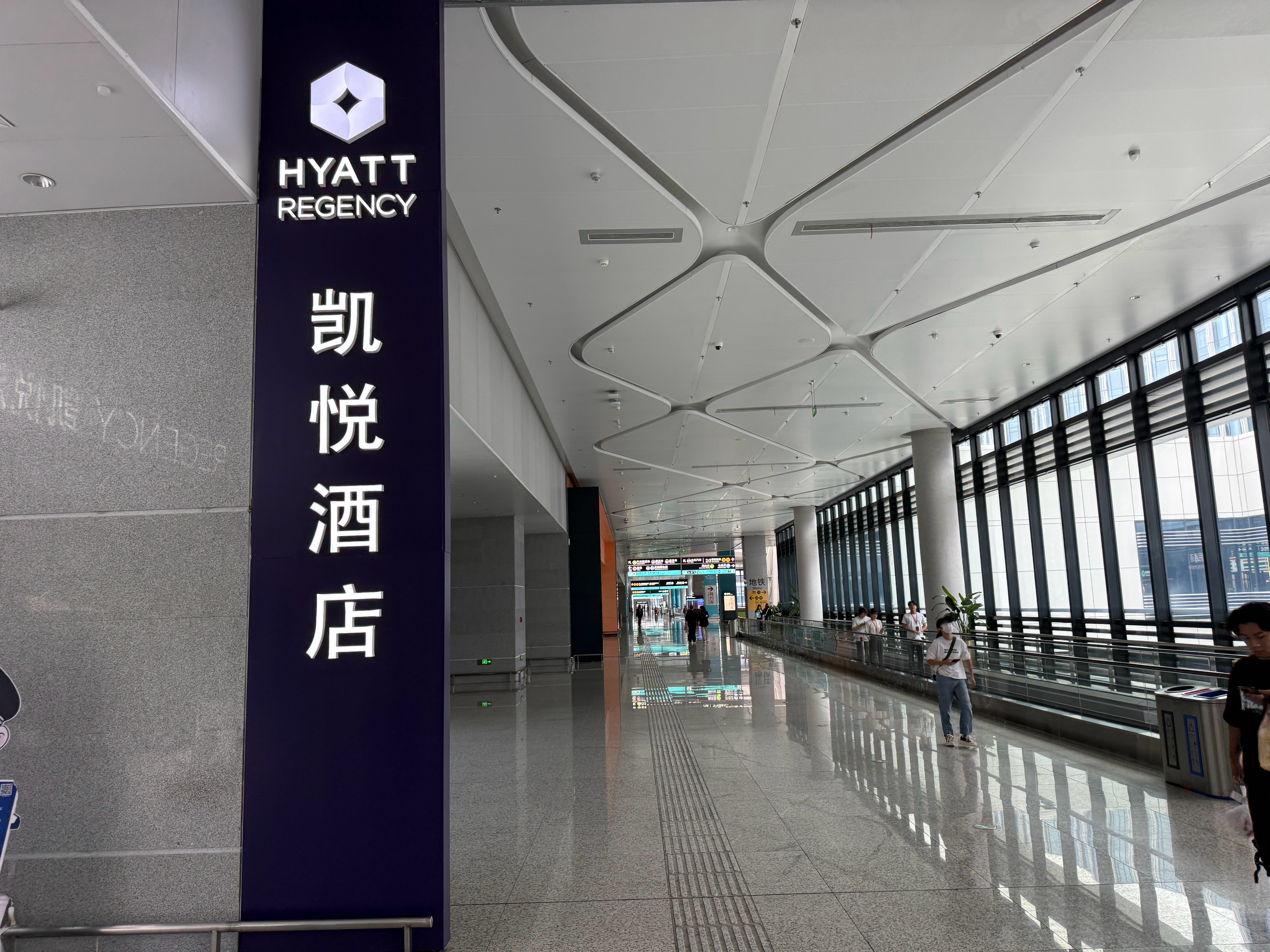 体验分享1.图一图二住机场酒店。住机场航站楼连体的酒店非常高效。一般行程，机