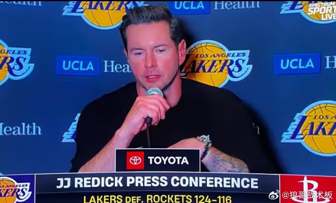雷迪克：詹姆斯41岁还能飞扣堪称神迹，我觉得自己像失败者NBA常规赛继续进行，湖
