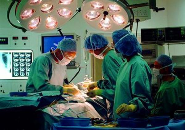 90后宝妈怀孕反应剧烈, 还没到预产期要求剖腹产, 孩子出生后悔不已