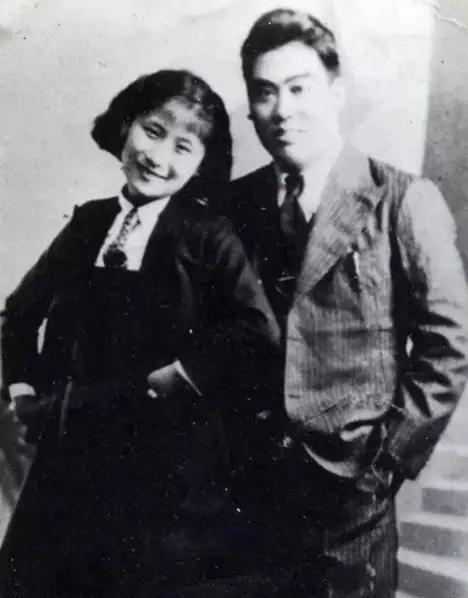 1941年6月，国军少将陈中柱战死后，头颅被日军割下带走。陈中柱怀孕的妻子，带着