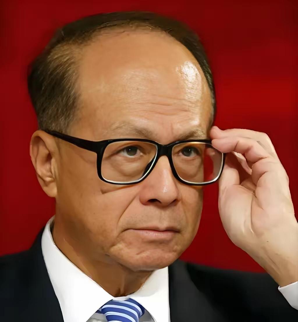 中国不挽留，美国不收留，被夹在中间的李嘉诚，终于玩不转了！大公报四次三番喊话，被