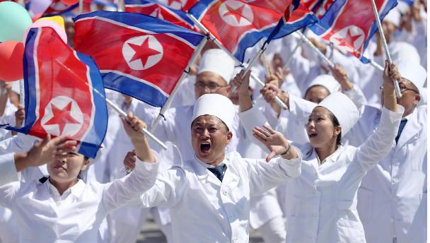 美国不敢动朝鲜是天大谎言！中俄周边国家都是四面受敌，一旦开战，不是朝鲜能不能承受