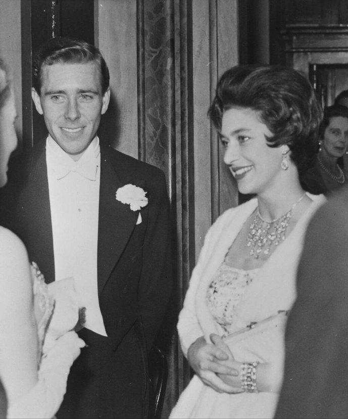 1960年3月1日，伊丽莎白王太后带着女儿玛格丽特公主以及准女婿AntonyA
