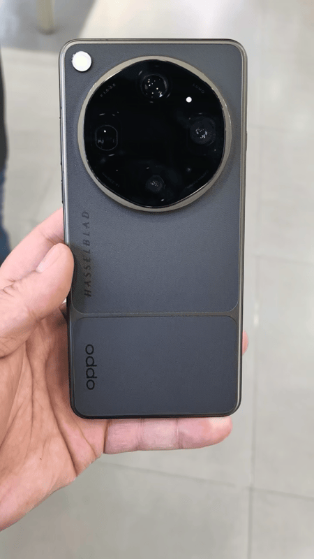 FindX9Ultra的设计还挺特别的，非常像相机，不知道有没有常规的纯色版