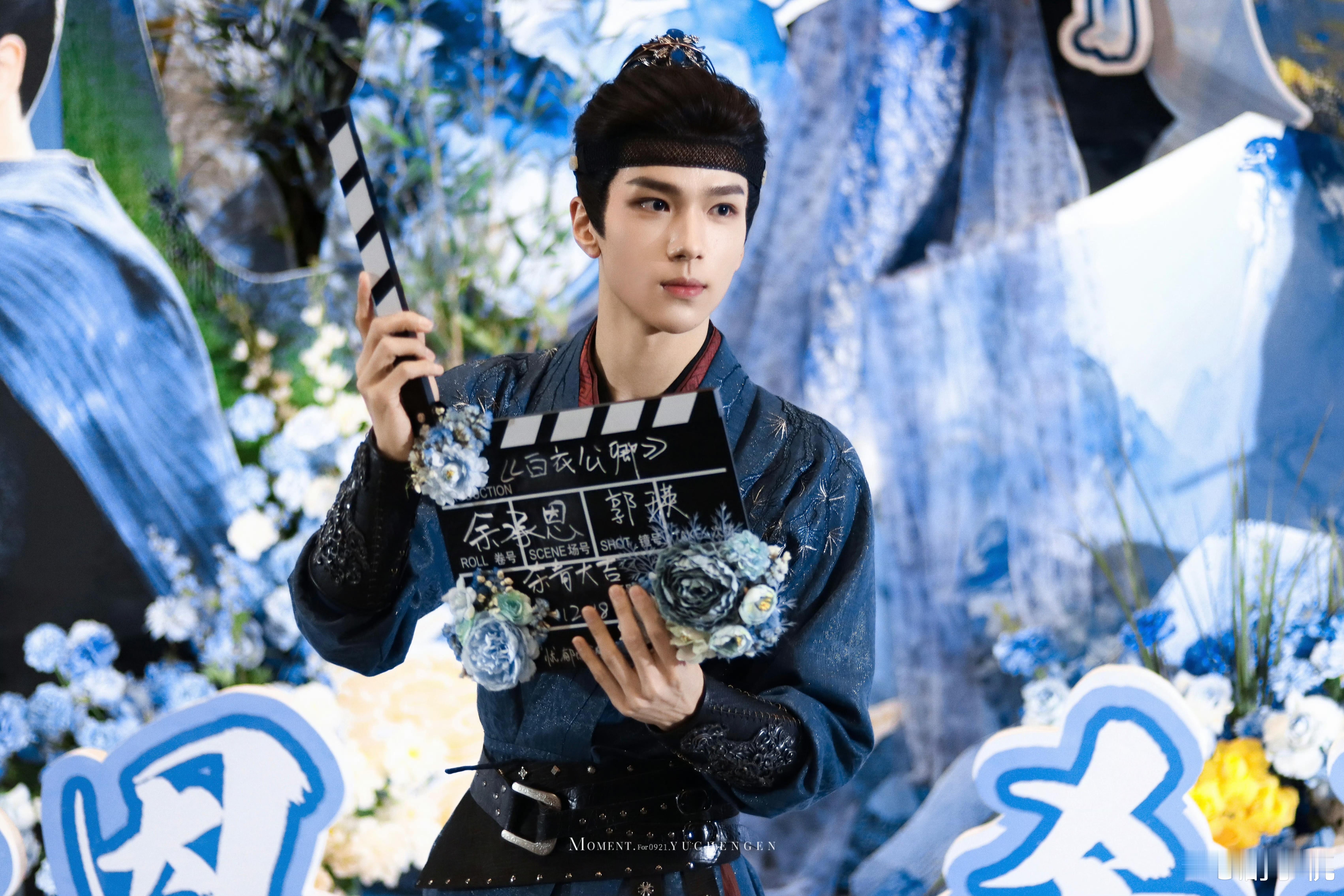 余承恩杀青收信收了四十分钟余承恩白衣公卿造型杀青太宠粉！戏服都没来得及换，刚拍