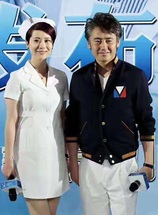 海清怎么会变成这样了，护士裙子这么短吗？