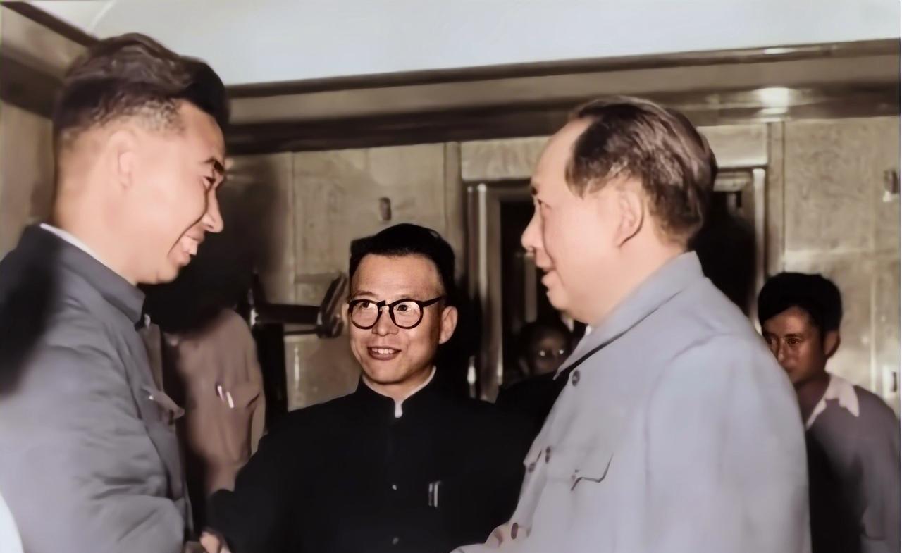1959年，几名中央干部奉毛主席的命令寻找一个叫顾贵山的红军团长，然而他们四处打