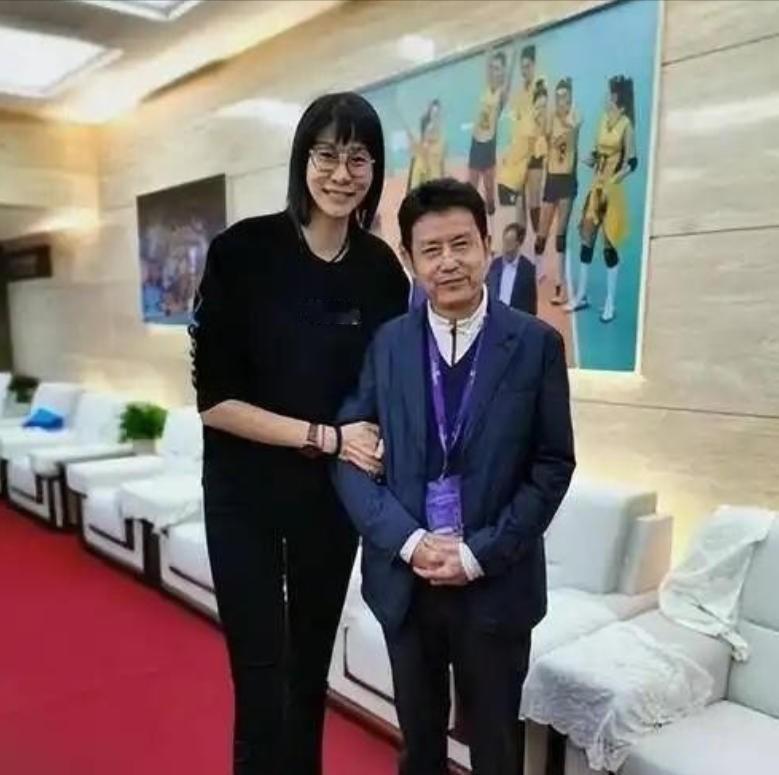 1992年陈忠和的第一任妻子因背包带勾住了火车，而被卷入火车下不幸而亡。3年