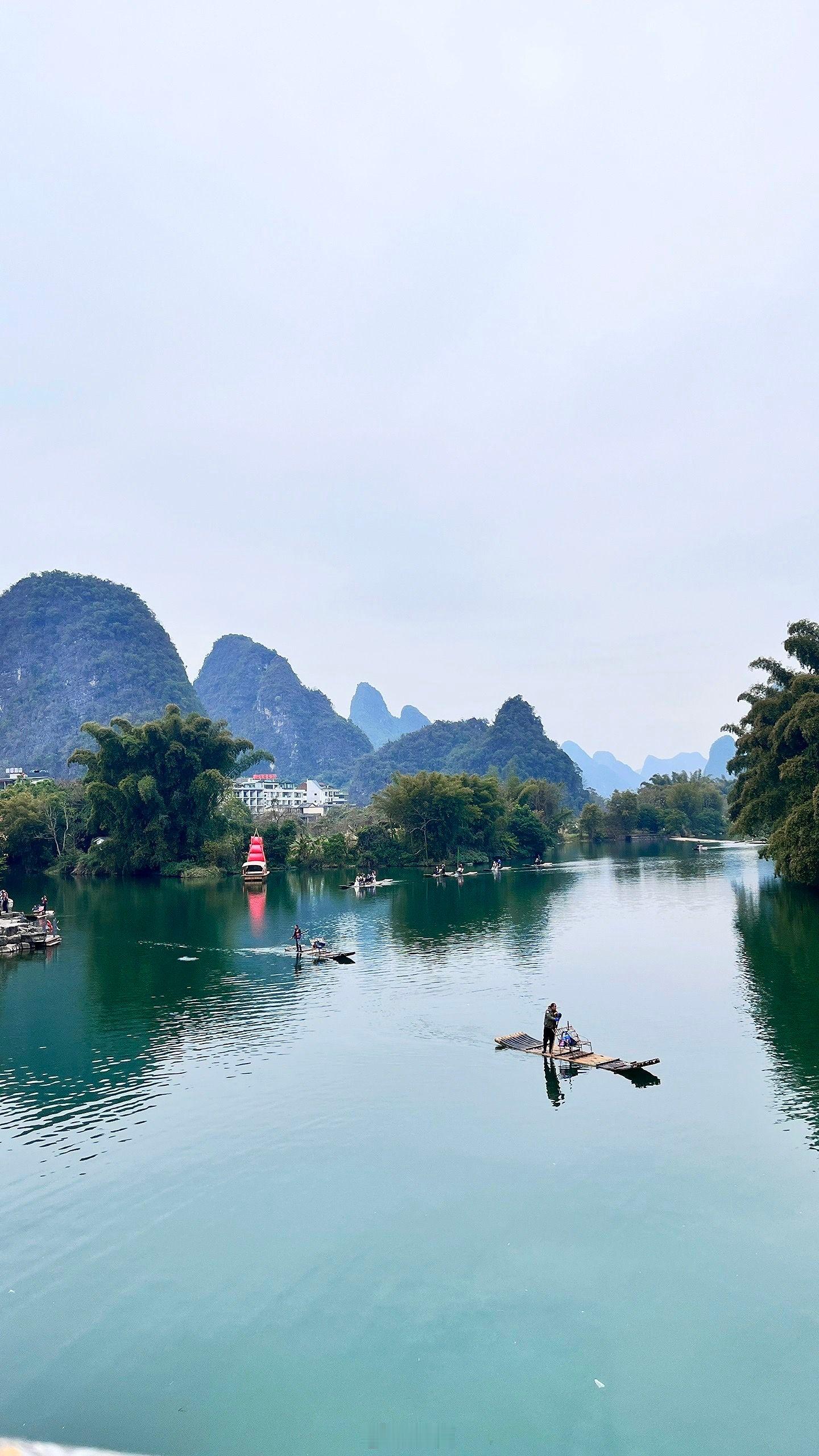 小菌桂林山水甲天下。早朋友们
