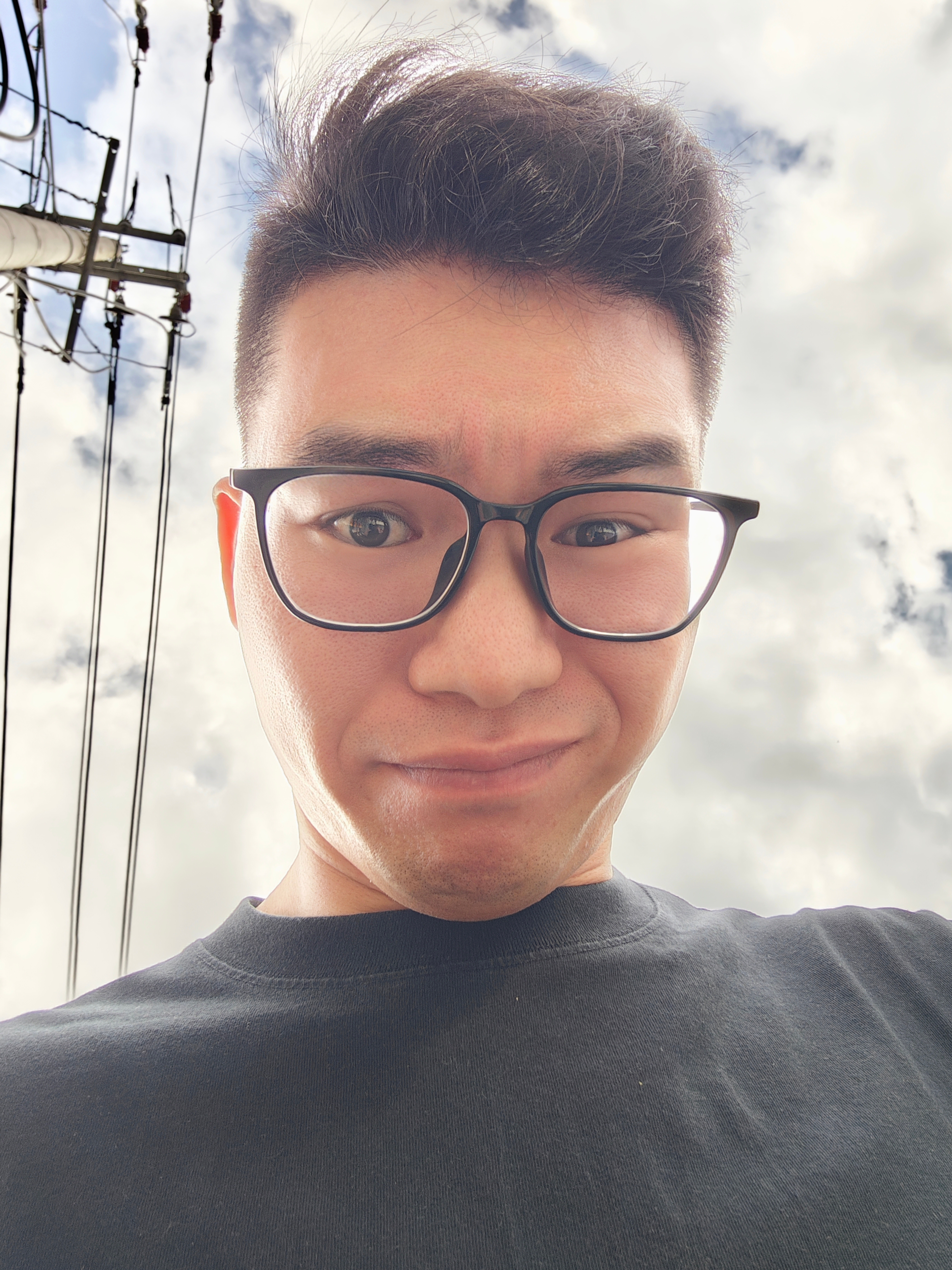 完蛋，经常剪头发的那家店关门了你们知道男人剪头发能有个懂你的，剪得好的Tony老
