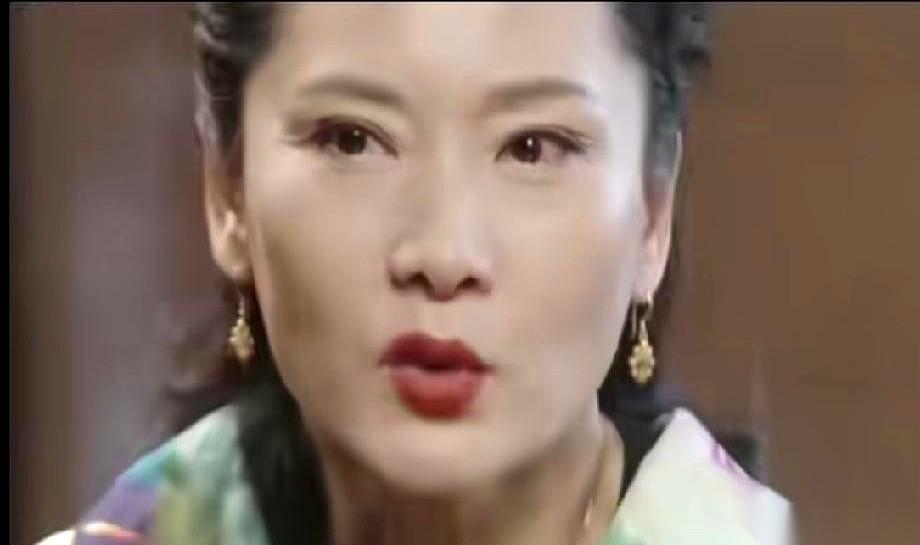 老戏骨何赛飞对着镜头说了一句大实话，听得我后背直发凉：“如果重来，我绝不当演员