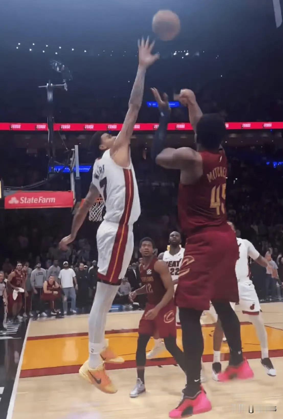 没办法！米切尔谈威金斯绝杀：“这没办法，剩下0.4秒，他们还能完成绝杀，这很