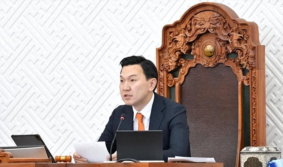 最近咱们家门口发生了一桩挺有意思的大事。把地图一铺开，你瞧：北边的蒙古国、南边的