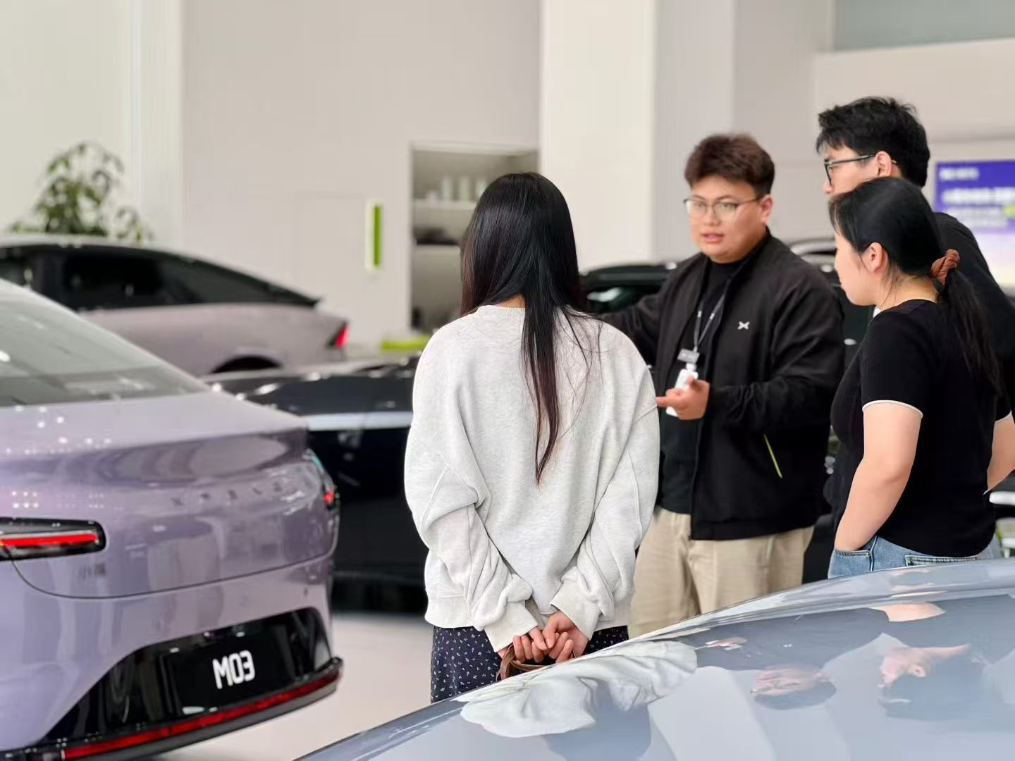 2026款小鹏MONAM03刚上市，第一个周末全国门店就被挤爆了～超多年轻人专