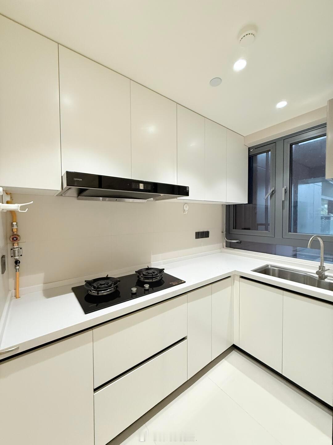 深圳宝安海纳公馆89平3房出租，1-1.1万一个月，装修说是奶油风，贵不贵？深