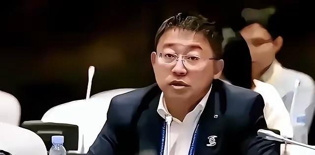 他们真正怕的是中国赢！沈逸点破：精英们把子女和存款都押在美国，一旦中国科技追上，