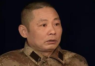 2007年，老山英雄刘亮华为战友申办低保，遭人斥“不要脸”后瞬间失态，纵火焚毁民