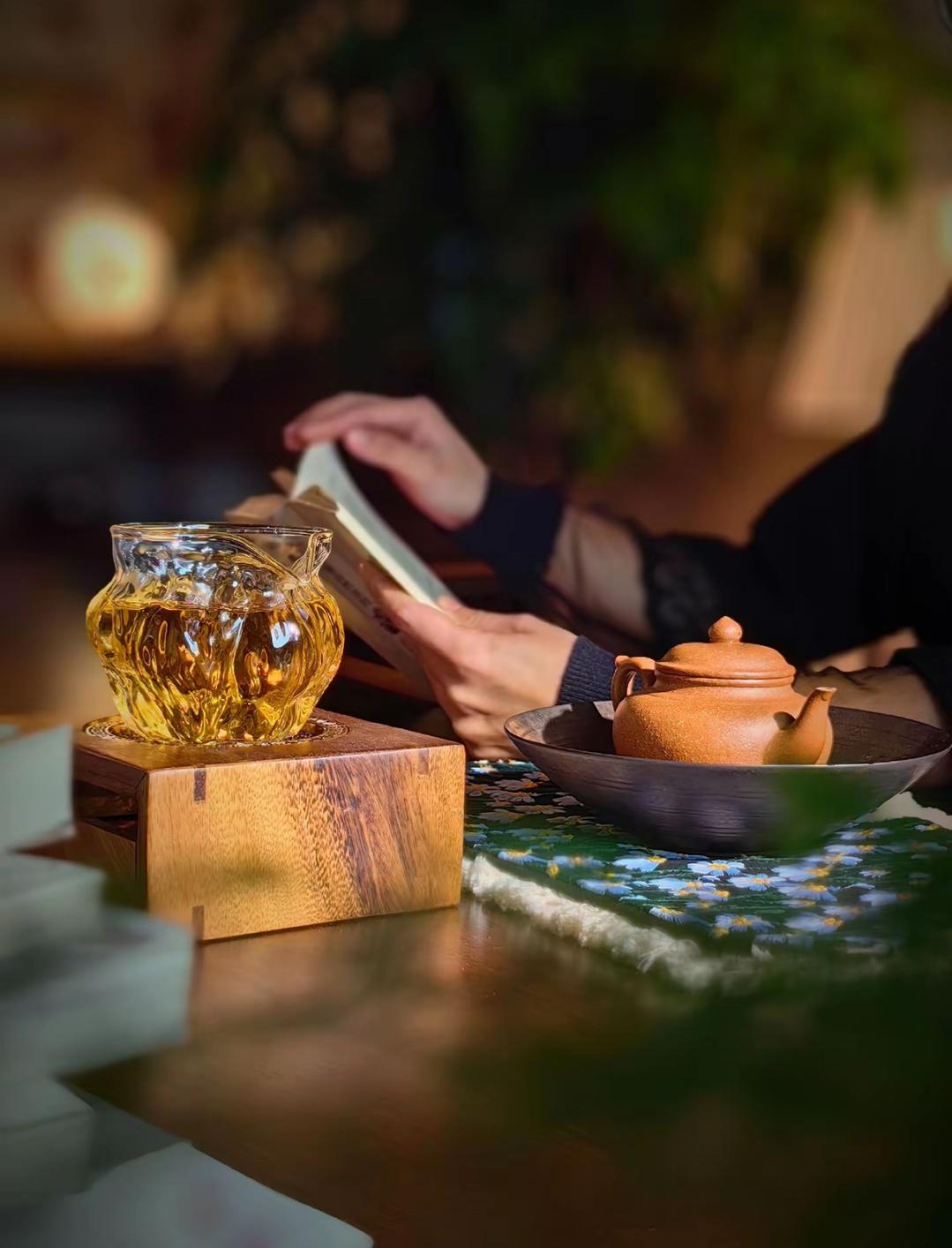 一位心理学家说：翻脸无情的人，本来也没有多少深情。这就好比有钱就变坏的人，没钱时