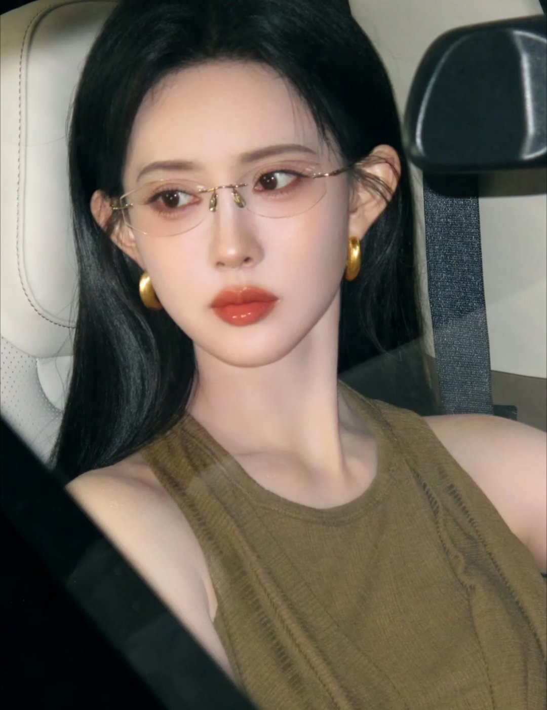 网友票选出戴眼镜最好看的女明星：TOP9李兰迪TOP8刘诗诗TOP7赵露思