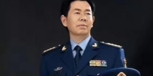 空军大校戴旭曾大声疾呼：“美国正在通过控制中国教育，培养亲美洋奴，其通过留学、发
