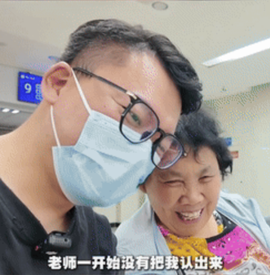 奇妙的缘分！江苏，一男子在医院偶遇15年未见的班主任，由于带有口罩，班主任并未认