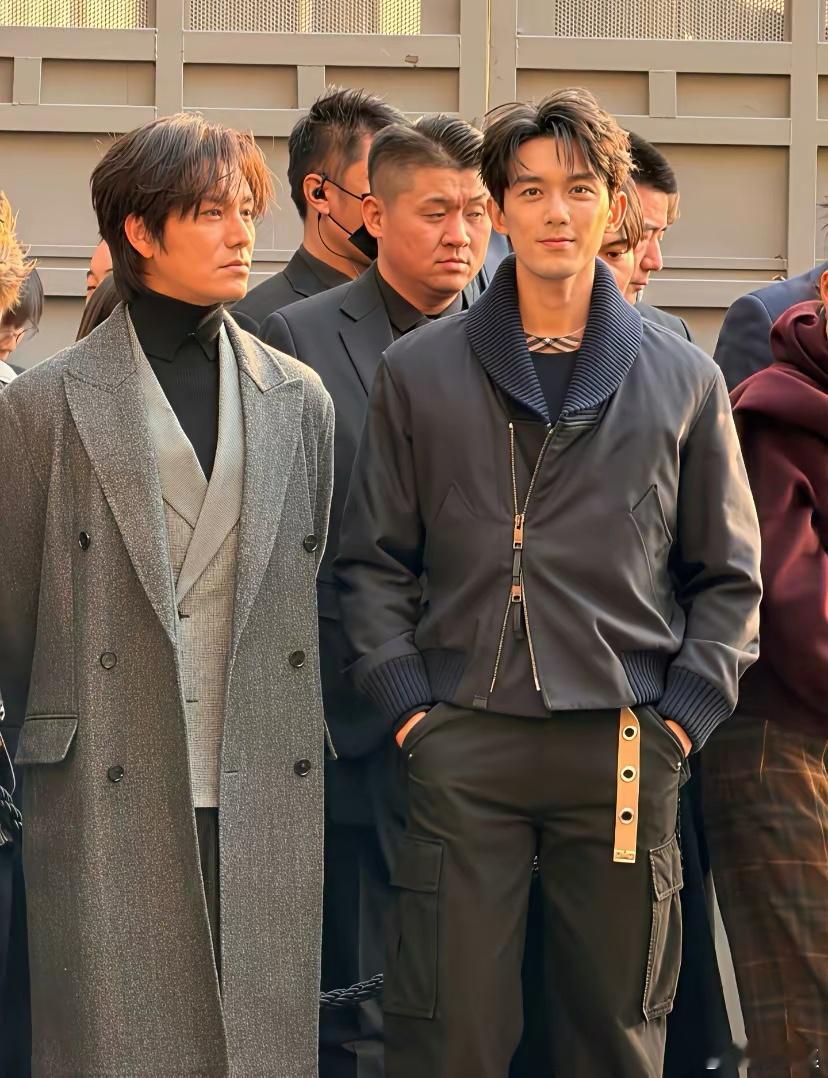 陈坤和吴磊这同框挺让人唏嘘的时光真是残忍啊他在我印象里可是超级大帅哥，可是在正青