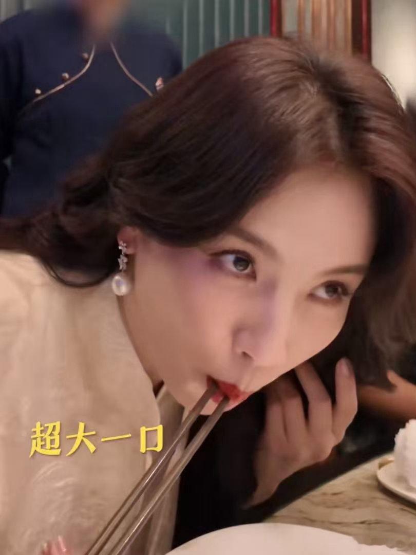 刘涛说医美会让人依赖但吃不会一直都很佩服刘涛的生活理念，不盲目追求外在捷径，顺从