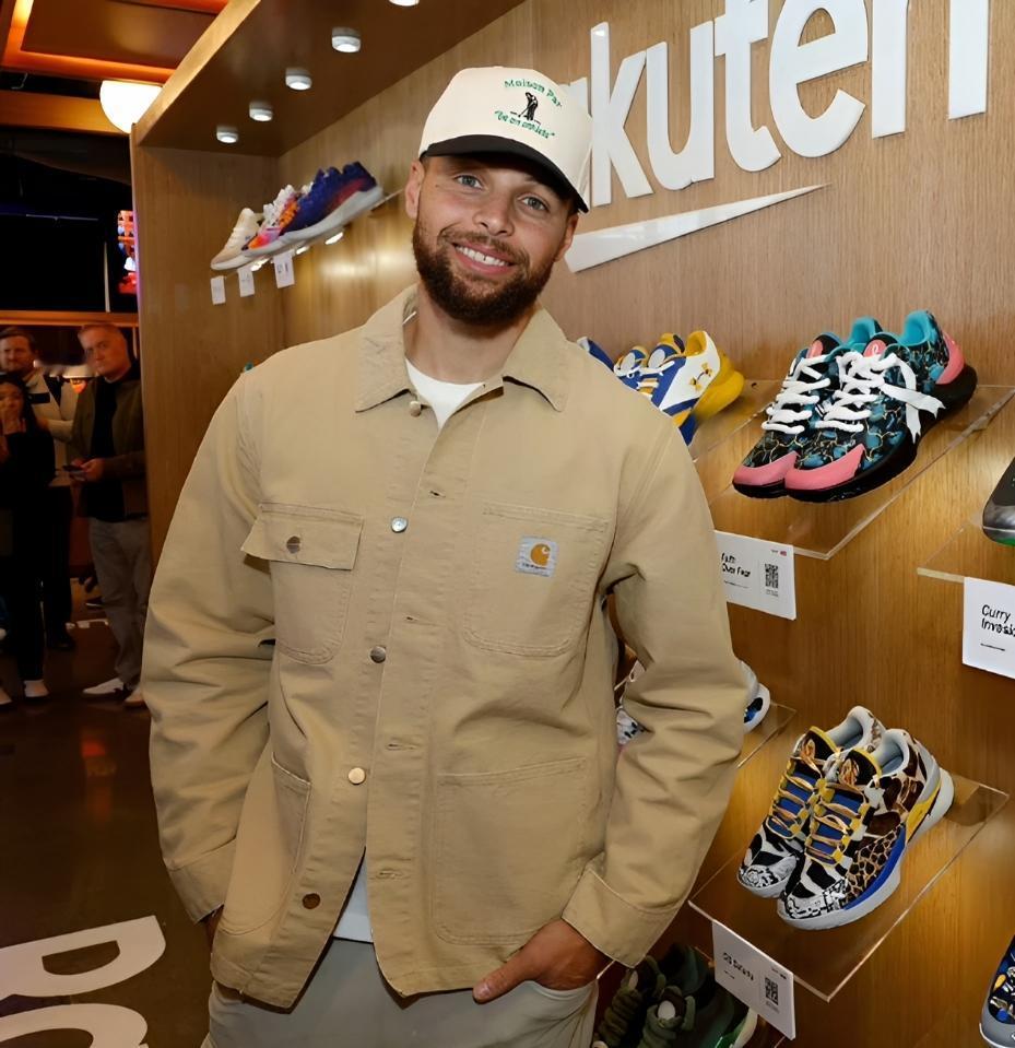 库里本赛季可能不会复出了，22年夺冠前的赛季也没打。库里遭遇的膝盖伤势有些反