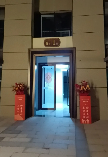 千算万算，还是让小区物业公司赚了我5块钱的停车费。当初拿房的时候，开发商售楼处