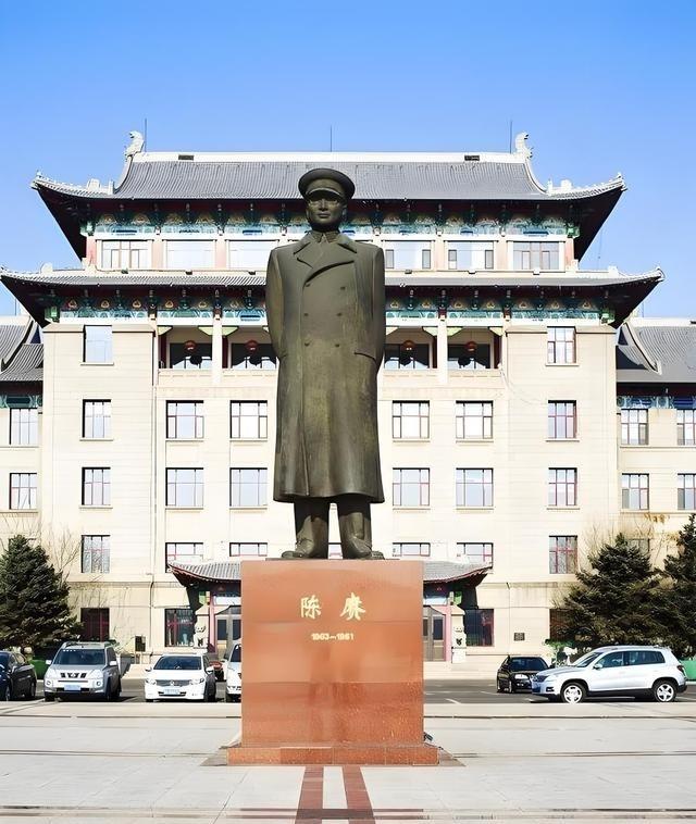 1952年，弹道专家张述祖对陈赓说，有个弹道专家很稀缺，陈说，那就赶紧要过来呀，