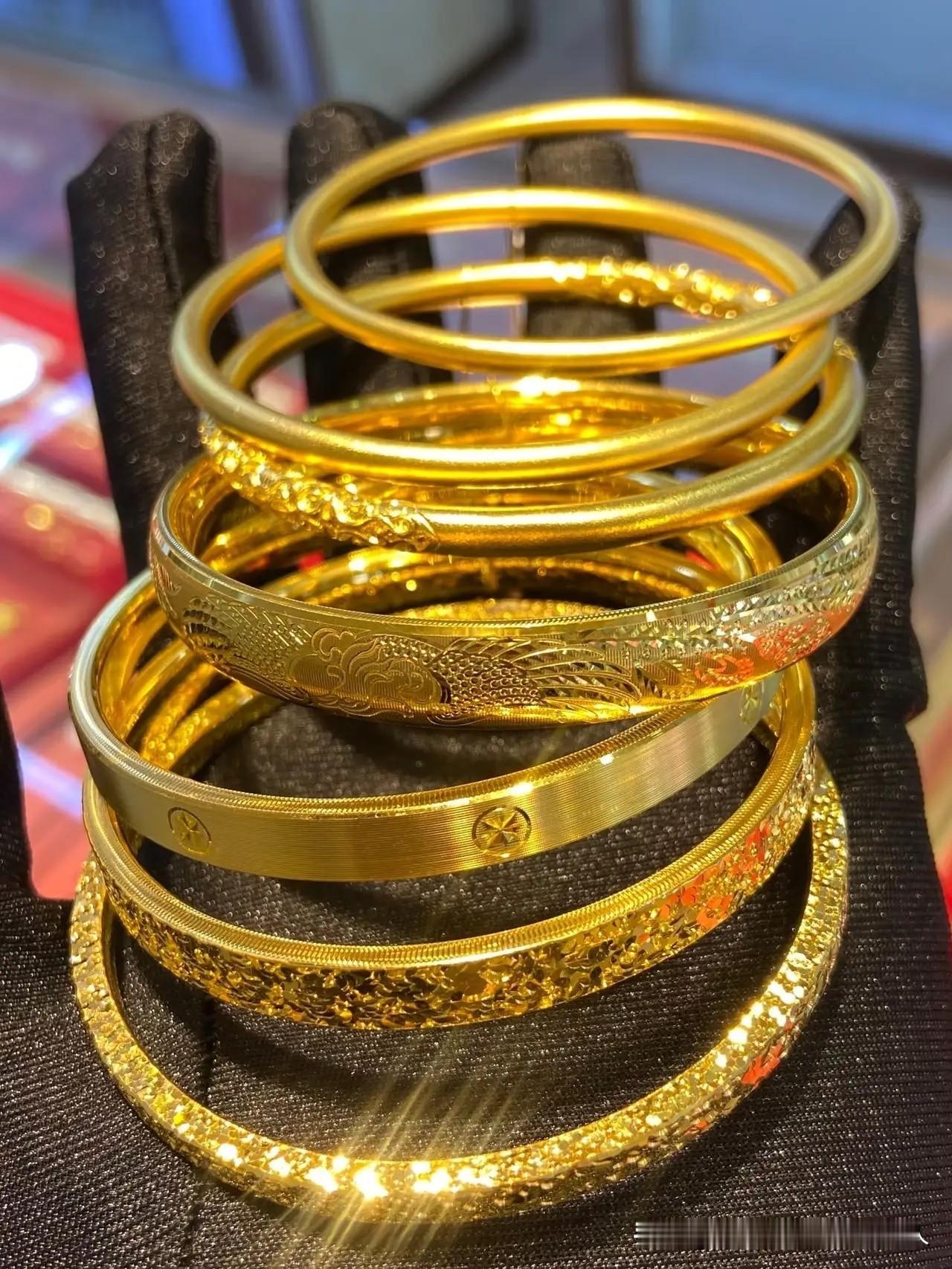 一觉醒来，天塌了，不是因为黄金涨到1295，而是越南那边好多人疯了似的买黄