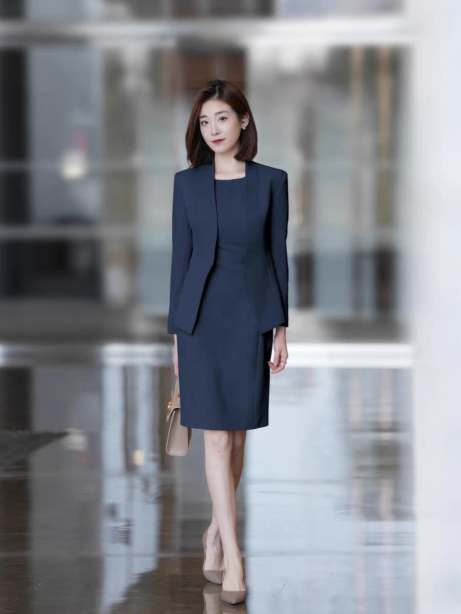 藏青色修身显瘦无袖连衣裙简约通勤西装休闲套裙。简单大方就是最无上的美感！藏青色裙