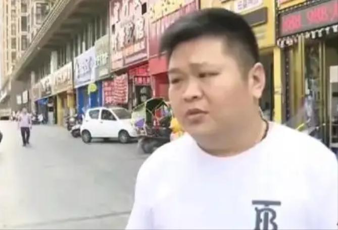 4月6日发布，湖南湘潭，一男子月薪8000，每月偷摸给父母300元，妻子