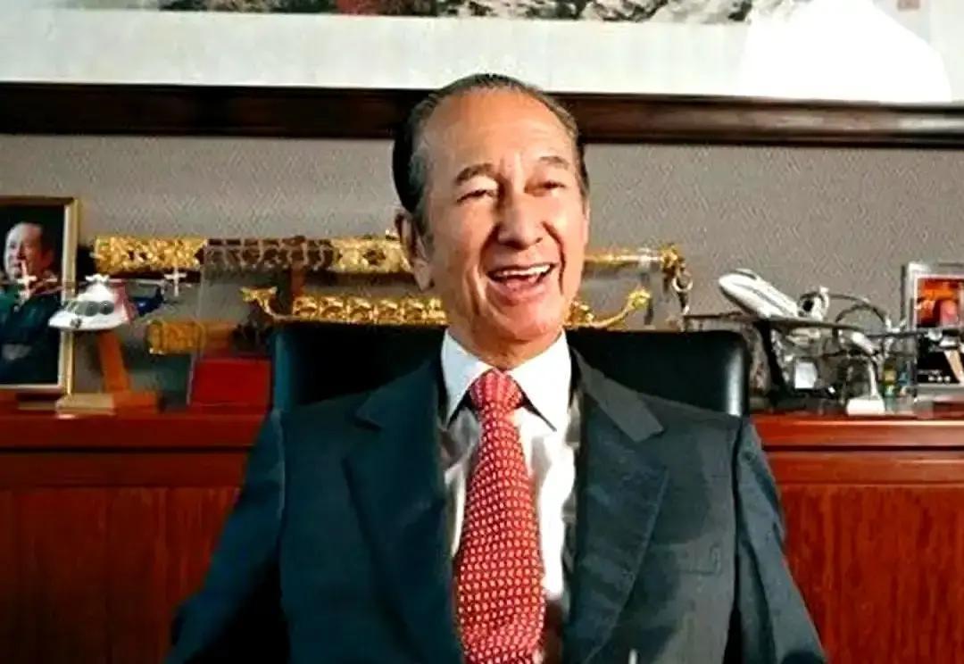 澳门赌场最近玩出新花样。只要一把赢够五万澳门元，九十秒内就有侍应生端着Dom