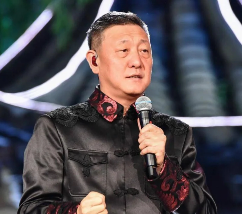 韩磊的做法太聪明了！不愧是老艺术家！女方事情一曝光，他立马果断选择报帽子叔叔
