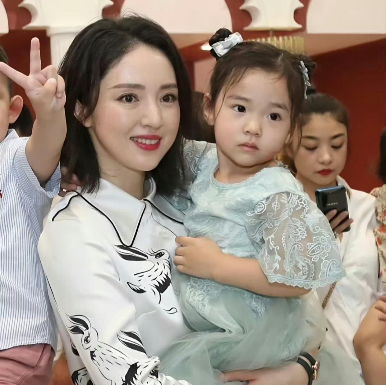 终于明白，小酒窝为什么要改口喊张维伊爸爸！不是因为讨好型人格，也不是高云翔不