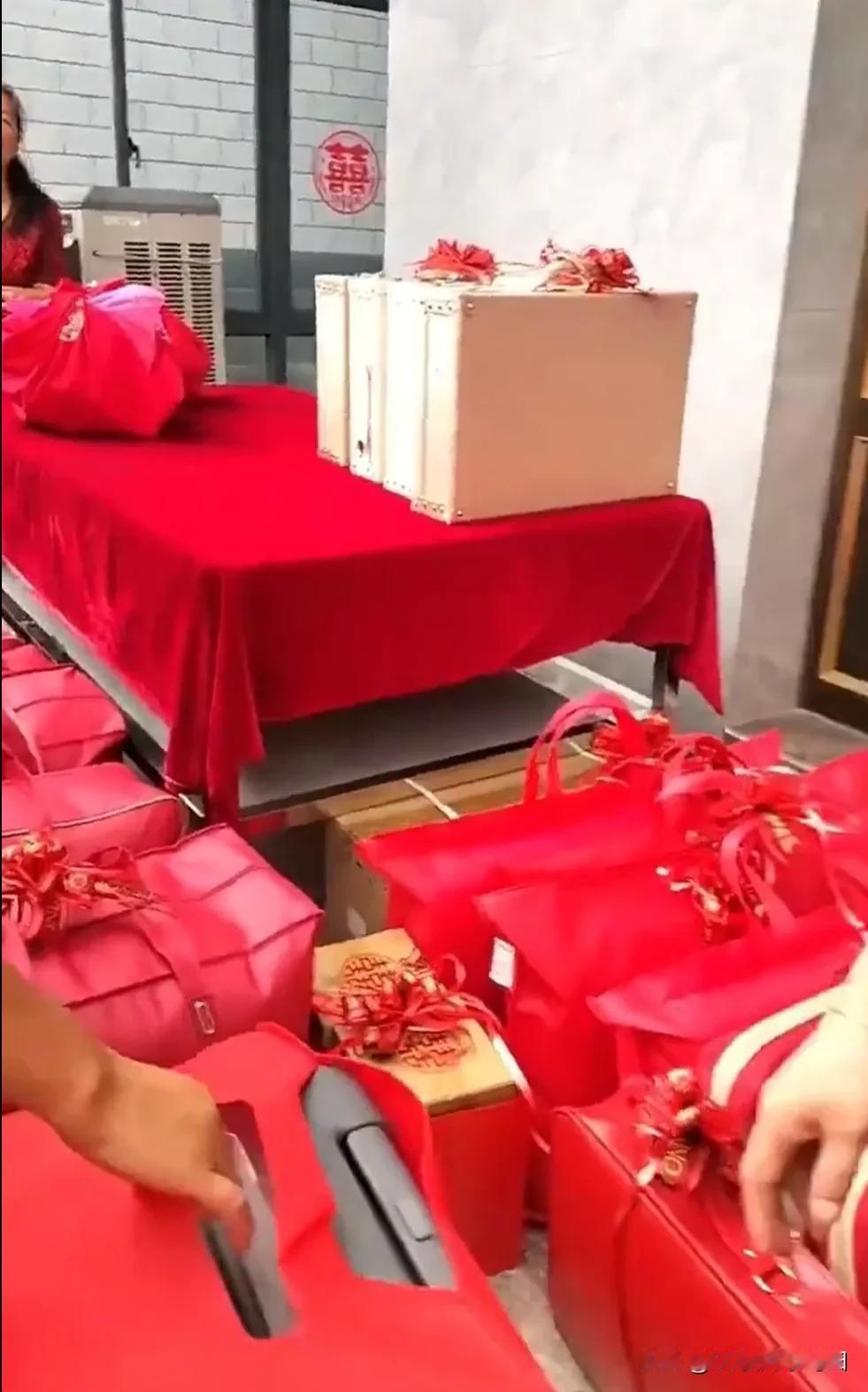 “这就是娘家给的底气！”一网友去参加婚礼，被新娘子娘家陪嫁给震惊了:商铺10家价