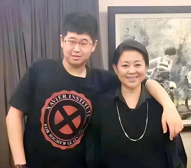 别以为你长得高就能混过日子。虎子27了，身高就摆在那儿，197，跟个篮球队员