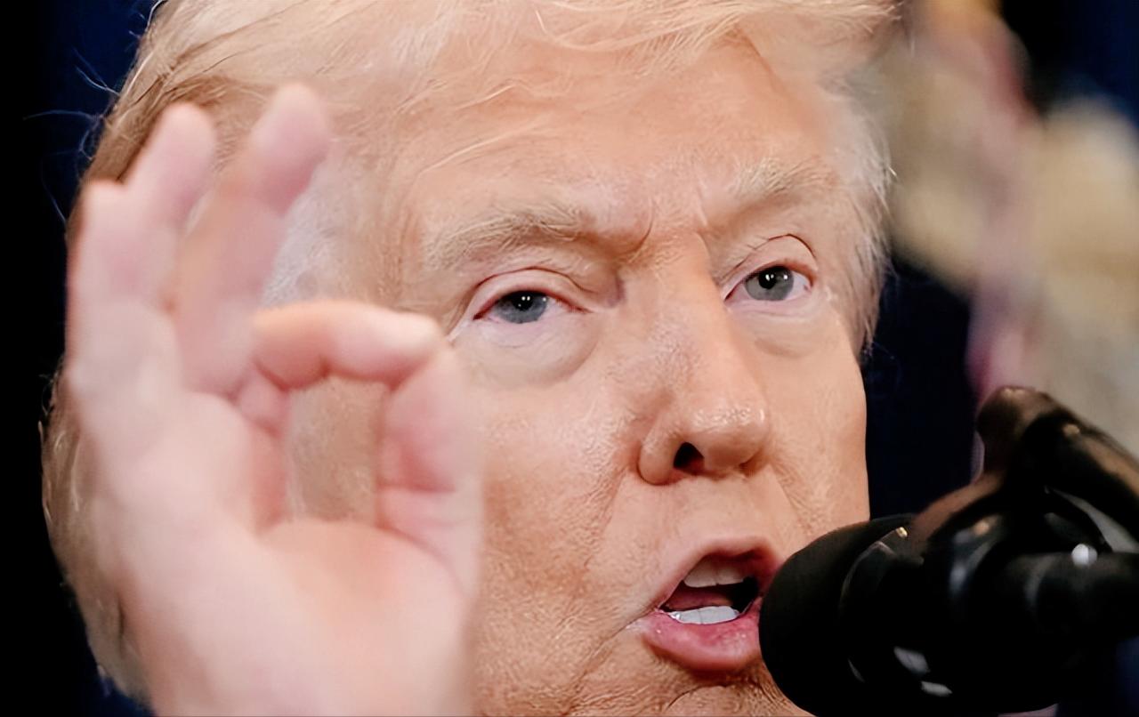 最近多家国际媒体都曝出一个大消息，特朗普正在琢磨一套全新玩法，以后想留在北约光靠