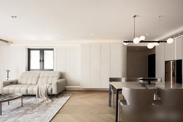 谁懂啊！现在年轻人装修真的爱死“做减法”了！一对夫妻把家装成意式极简风，改了次卧