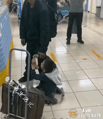 500块挂号费，难倒了一位千里求医的老大爷！从西安带着孩子跑