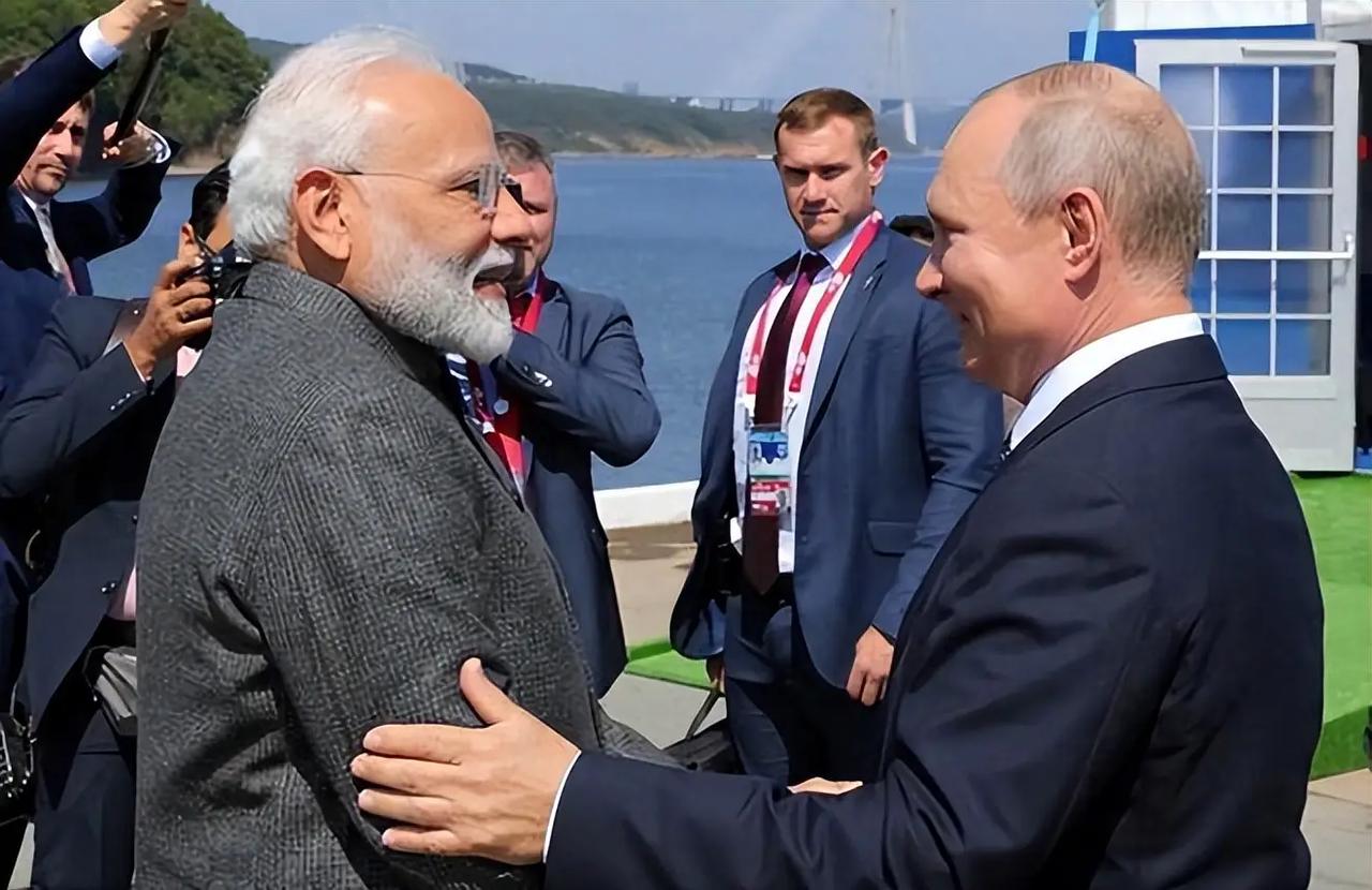 第一面白旗举起，俄罗斯终于看清，关键时刻谁才是真朋友。俄罗斯没想到，第一个扔下白