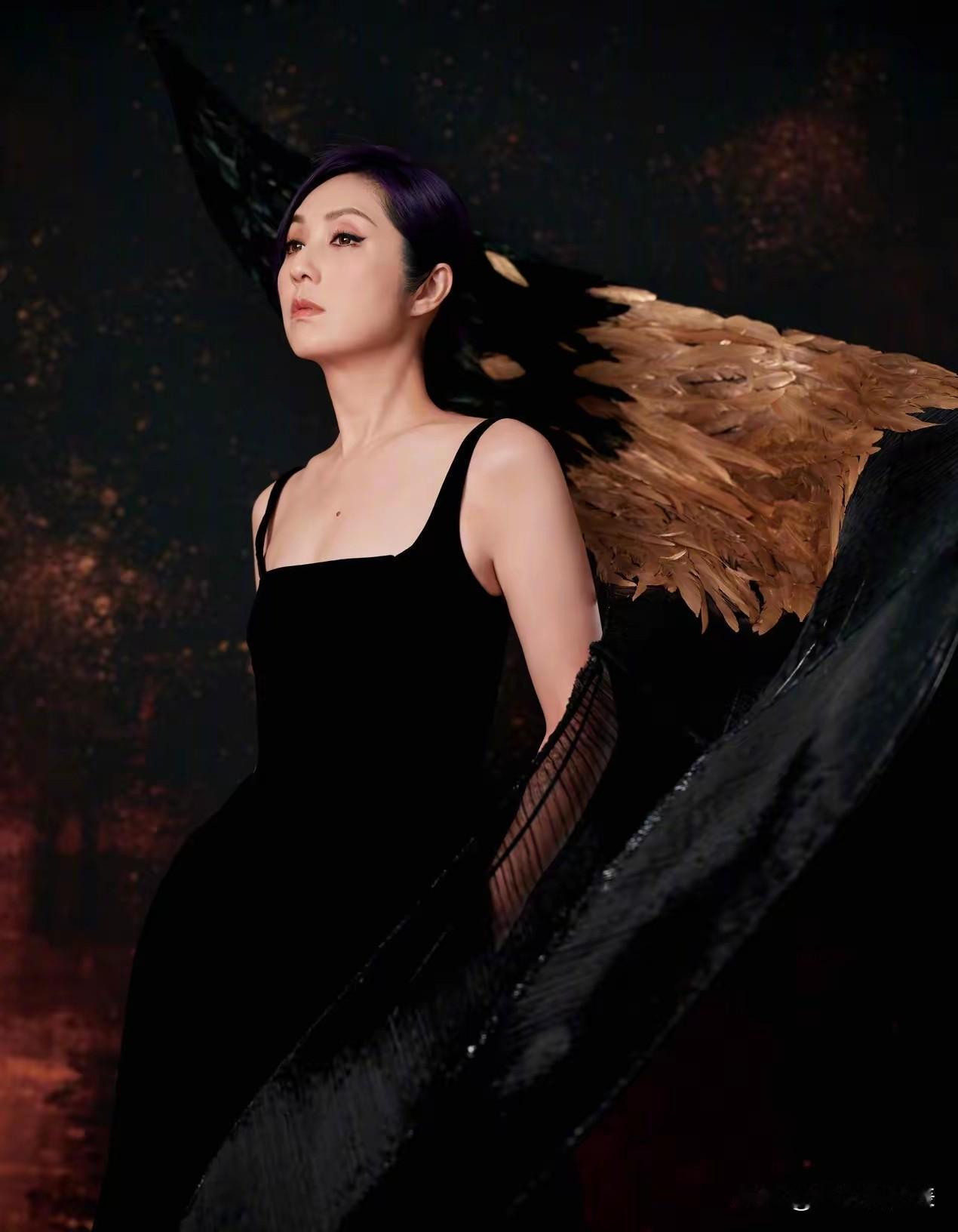 杨千嬅这波操作真让人看不懂。香港火灾死伤那么惨重，她还要硬着头皮开演唱会。她