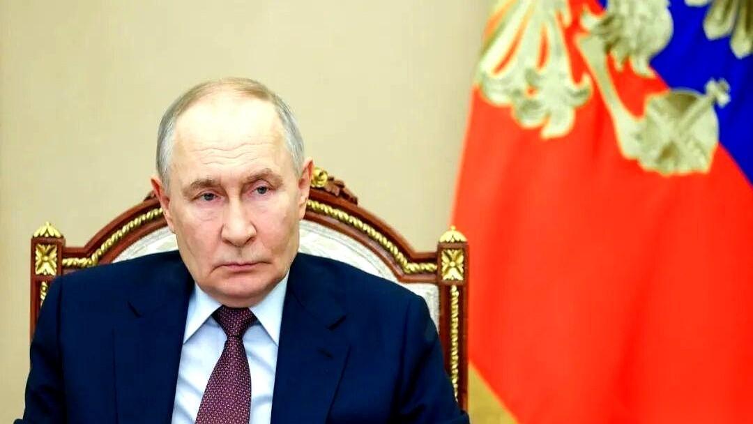 普京跟特朗普的女婿，在莫斯科聊到了凌晨三点多。整整三个半小时。你琢磨琢磨这个