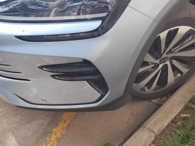 第四天新车一血倒车技术不行，侧方停车太差了，不会用倒车影像和360昨天下午到晚